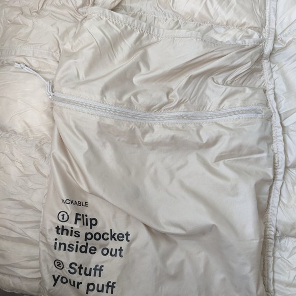 Lightweight cozy packable TNA puffy jacket - Picture 6 of 7